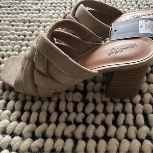 BRAND NEW TAN SUEDE HEELS